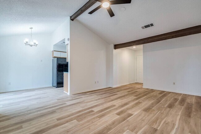 Building Photo - 1306 Glenda Dr