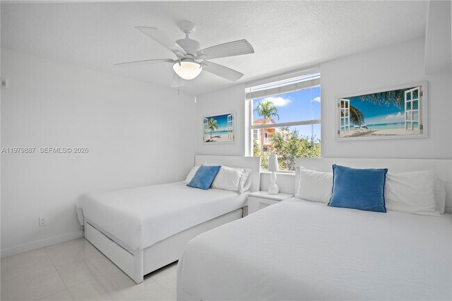 Building Photo - 529 E Sheridan St