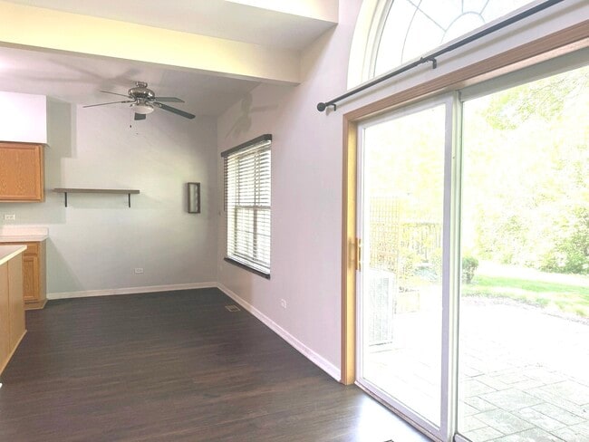 Building Photo - 4013 Oak Tree Ln