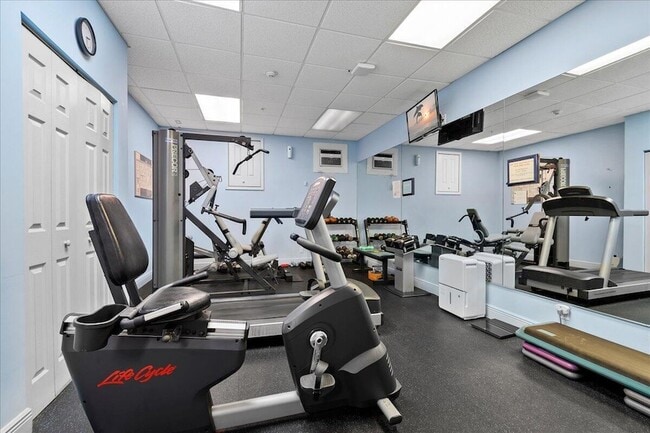 Building Photo - 5420 N Ocean Dr