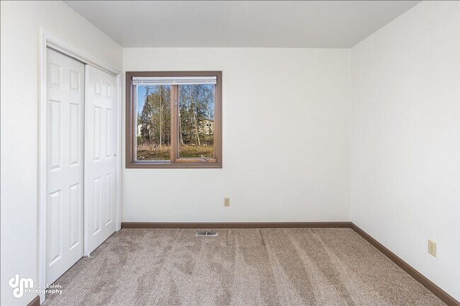 Building Photo - 876 N Wesglenn Cir