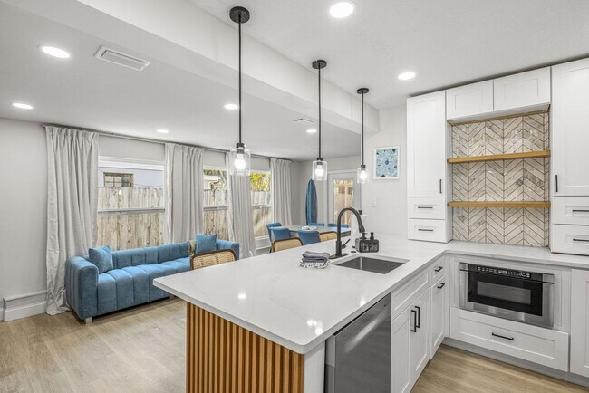 Building Photo - 510 79th Ave