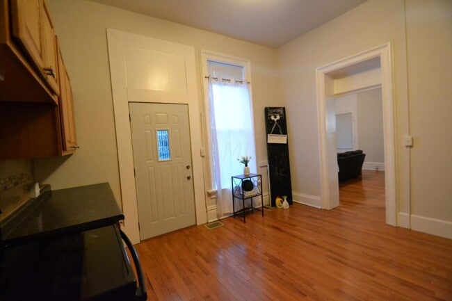 Building Photo - Beautiful Apartment Near Downtown Delaware