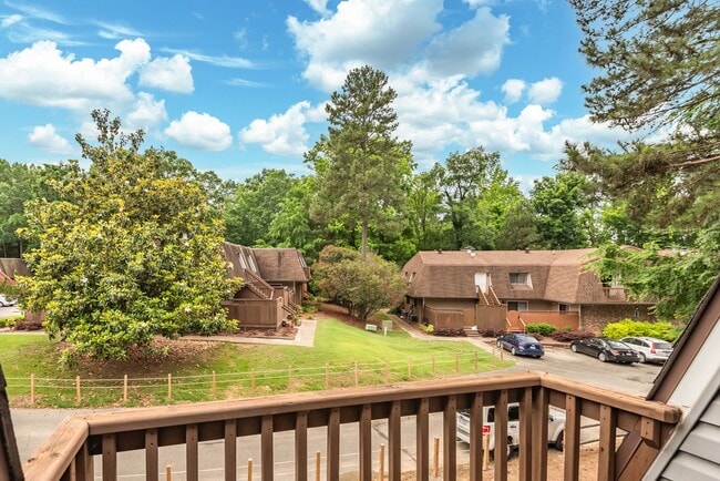 Building Photo - Condo in Chapel Hill - short term option!