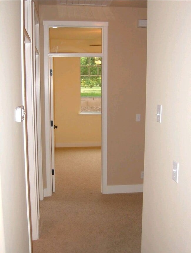 Building Photo - One Time-Lease-Up Adorable Craftmans Style...