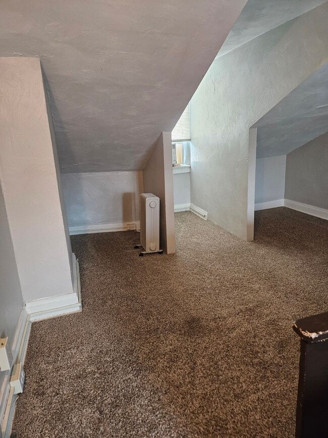 Building Photo - Central Location, Private Deck, In Unit W/...