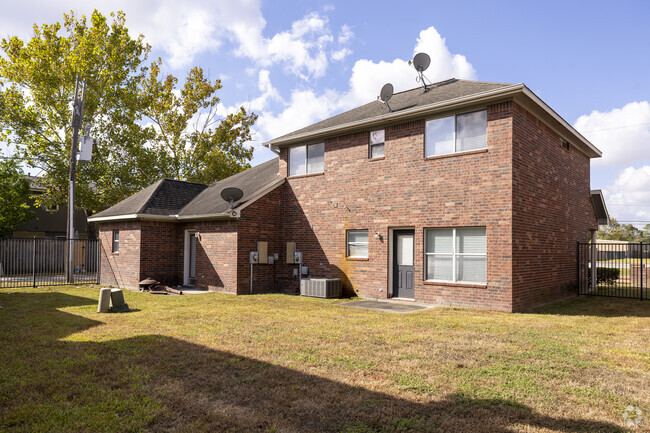Shared Common Space - Humblewood Apartments