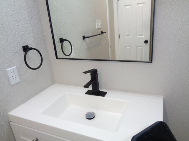 Building Photo - 917 Temple Dr