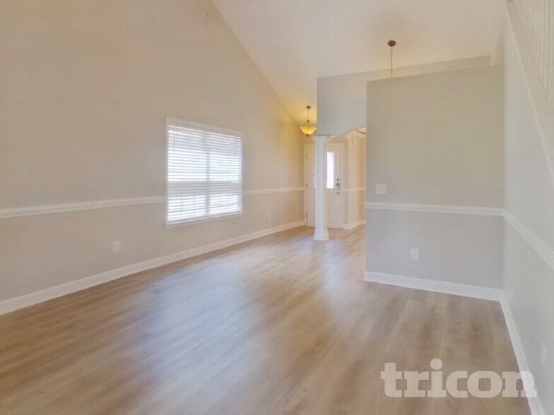 Building Photo - 213 Dellwood Dr