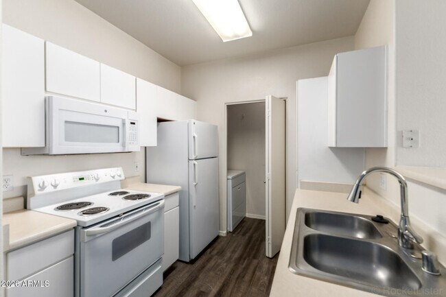 Building Photo - 3302 N 7th St