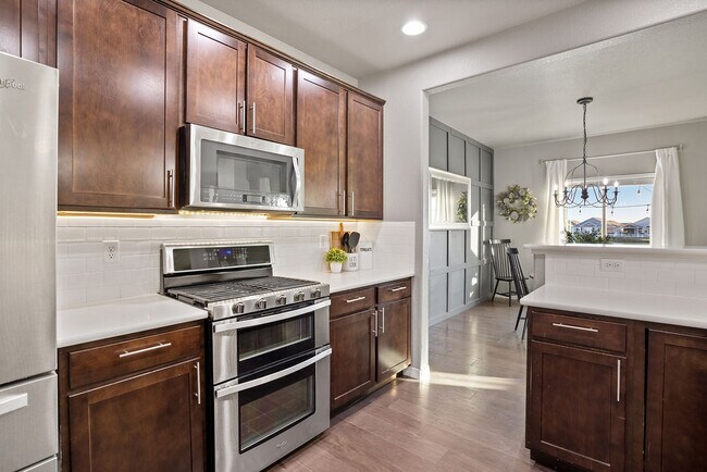 Building Photo - 580 Boxwood Dr