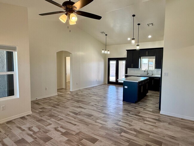 Building Photo - San Luis Corner Lot home with a Large Master Suite - 3 Bed 2 Bath Split Floor Plan