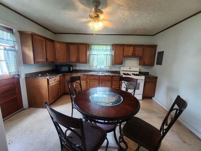 Building Photo - 2-3 Bedroom Home w/Large Kitchen - Section 8 Welcome & Pets Negotiable!