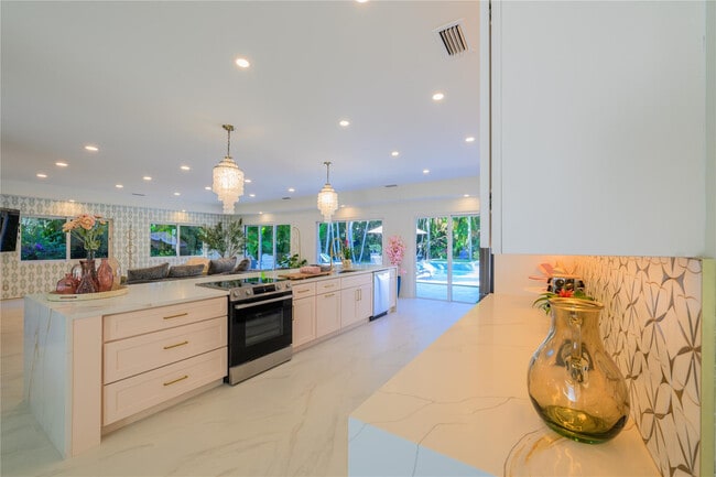 Building Photo - 3615 Sherwood Blvd