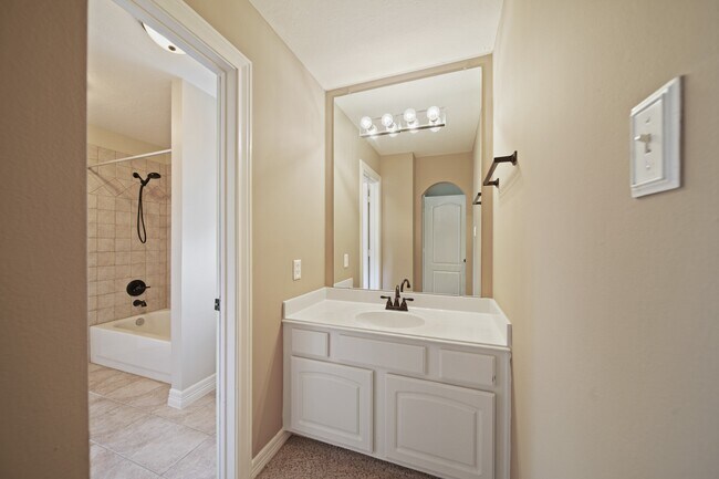 Building Photo - 5403 Indian Shores Ln