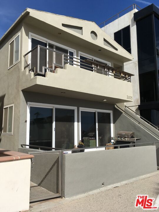 Building Photo - 3005 Ocean Front Walk