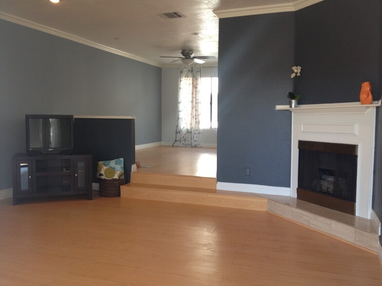 Living Room / Dining Room area w room for an office - 15111 Freeman Ave
