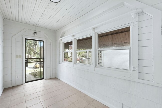 Building Photo - New THREE BED listing in Fort Wayne!