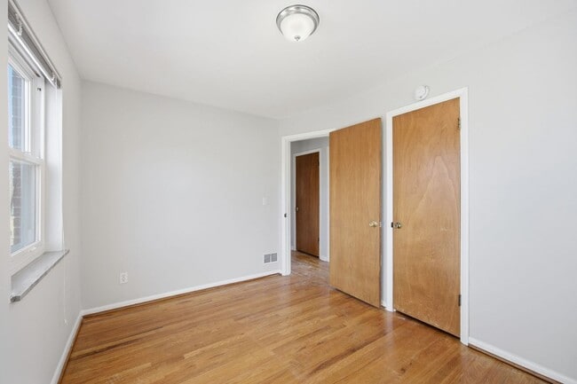 Building Photo - DELHI - Charming Brick Cape Cod 3-4 bed 1.5 bath.