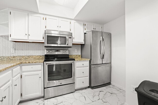 Building Photo - Modern Comfort in Sought-After Gaithersburg