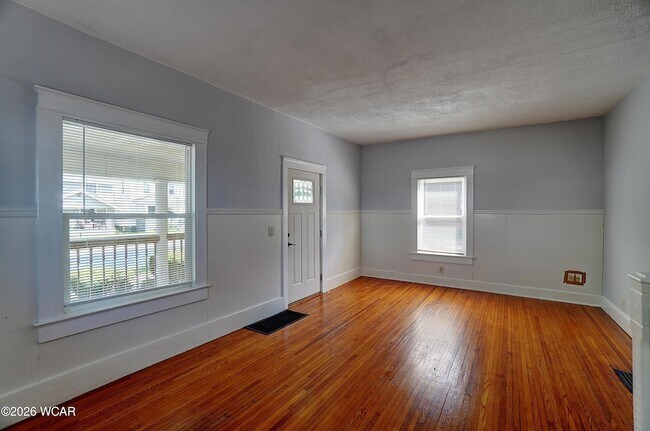 Building Photo - 961 S West St