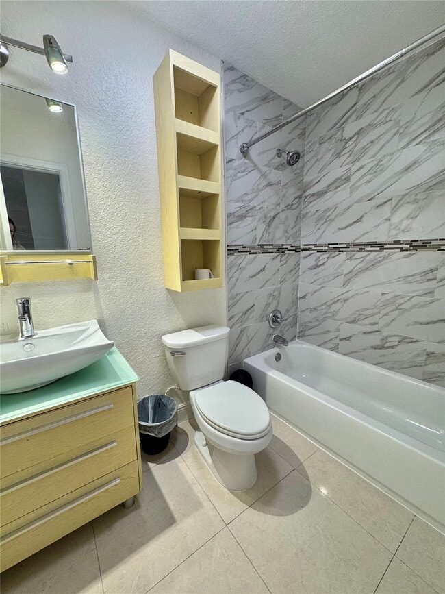 Building Photo - 660 NE 11th Ave