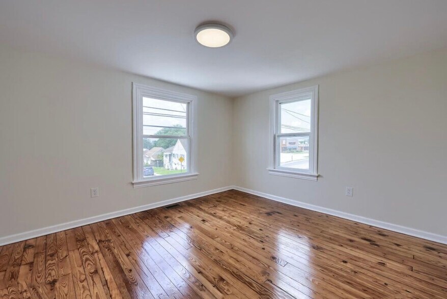 Building Photo - 1202 Baltimore St