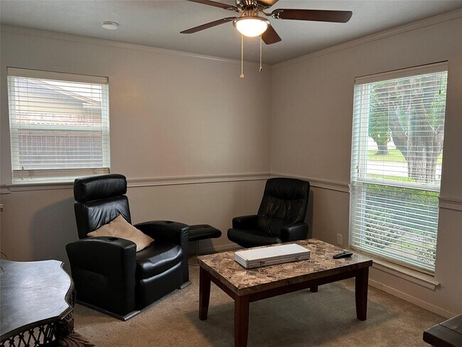Building Photo - Updated in Benbrook!
