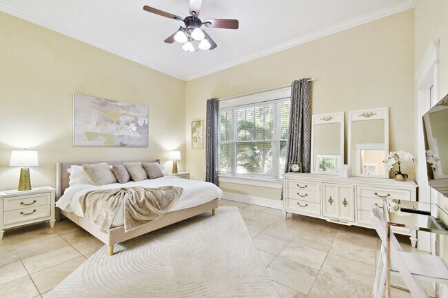 Building Photo - 509 S Willow Ave