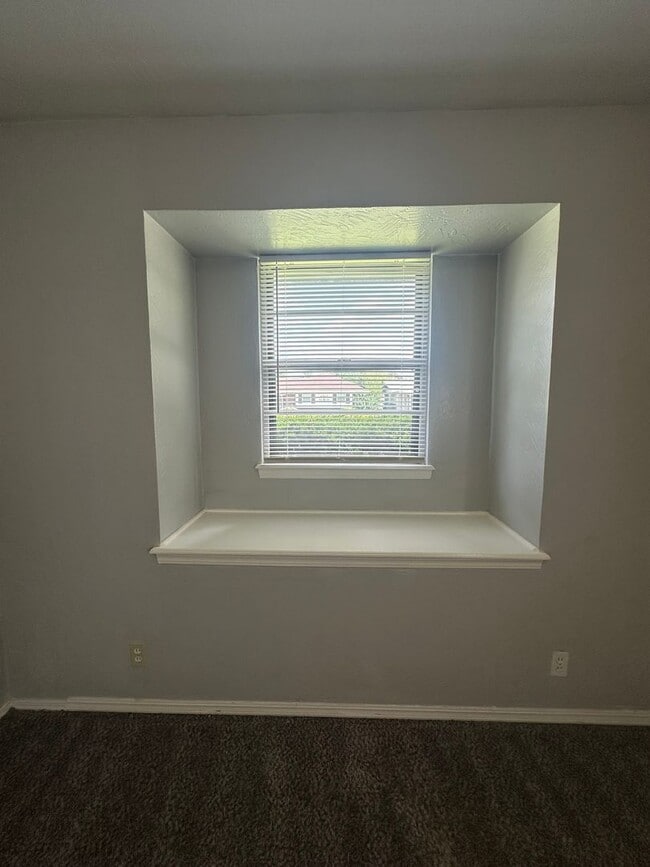 Building Photo - 3 Bed 1.5 Bath