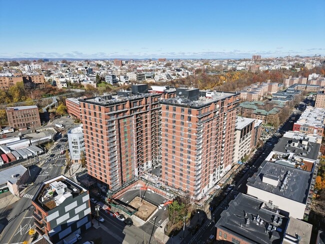 Building Photo - 700 1st St