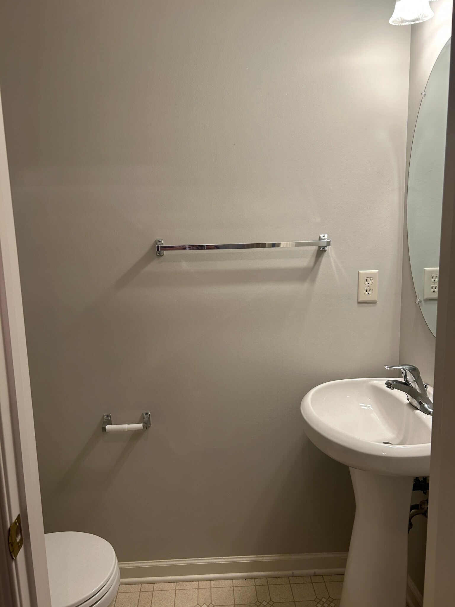 Building Photo - 2717 Foxshire Dr