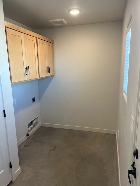 Washer/dryer hook ups - 1048 Whipple St