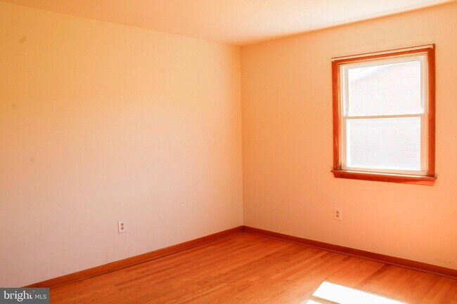 Building Photo - 481 Riffey Ln