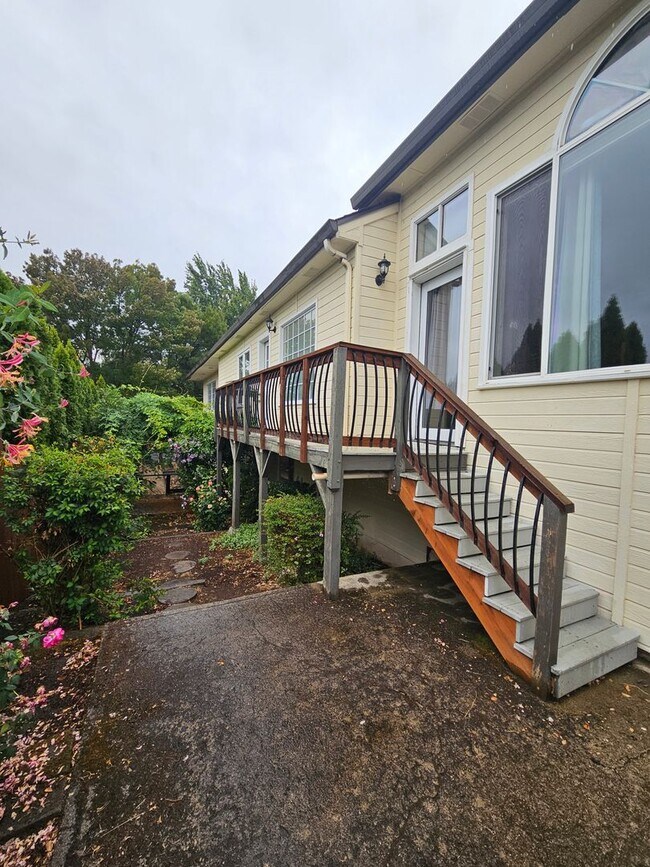 Building Photo - 2982 Rosedale Terrace