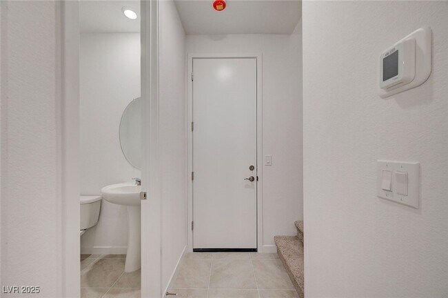 Building Photo - 2537 Monolith St