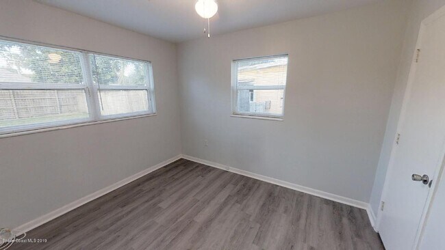 Building Photo - 449 N Waterway Dr