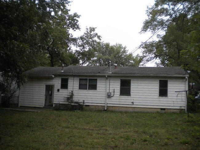 Building Photo - Pet Friendly 3 bedroom, 1 bath