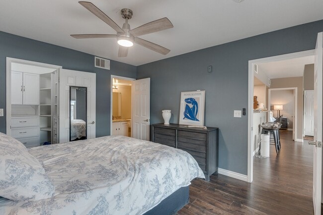 Building Photo - Bright & Airy 2-Bedroom Condo with Dual Su...