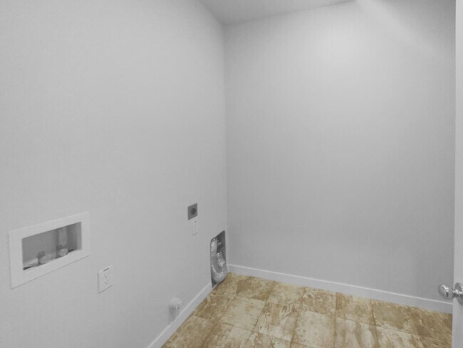 Building Photo - 3234 Bridgeway Dr