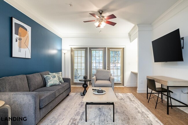 Building Photo - 925 Canterbury Rd NE