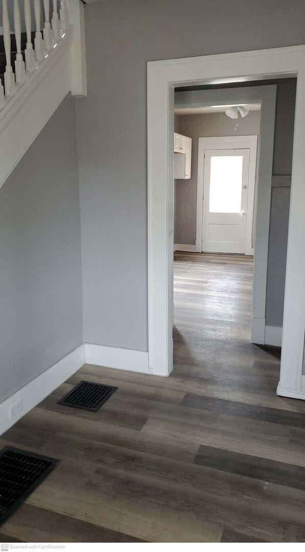 Building Photo - Renovated 3 bed 1 bath home with washer/dryer hook ups!