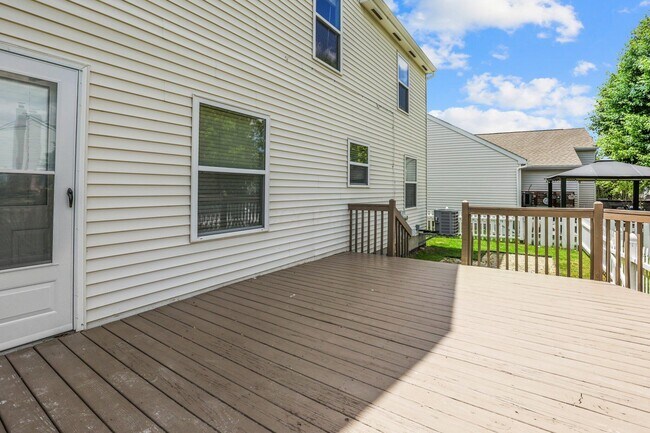 Building Photo - 5998 Blaverly Dr