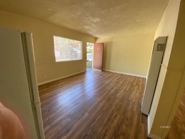 Building Photo - Remodeled 2 bed apartment in town