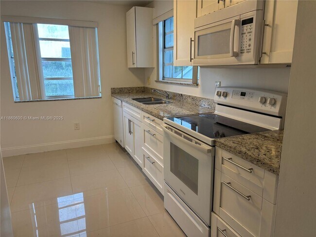 Primary Photo - 2662 SE 19th Ct