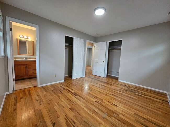 Building Photo - Virginia Village 4 Bed 3 Baths Large Yard Attached Garage Super Spacious!