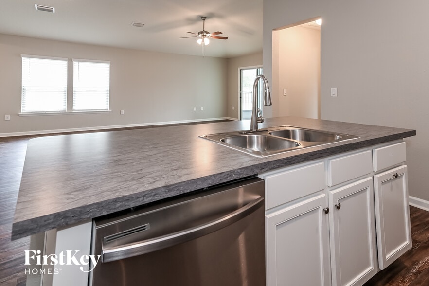 Building Photo - 242 Santorini Ct