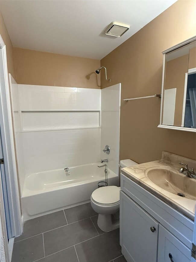 Building Photo - 2805 Whispering Hills Dr