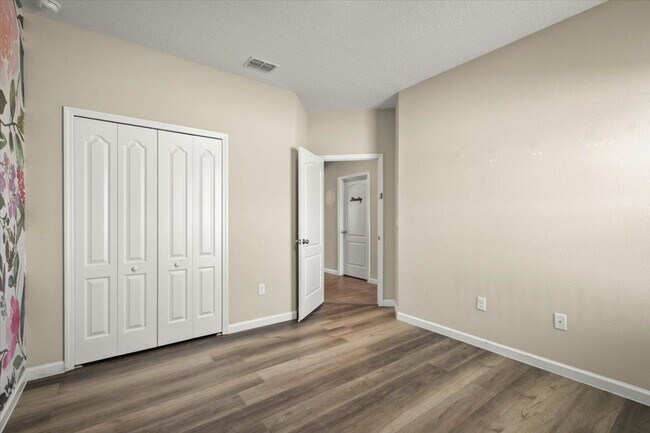 Building Photo - Beautiful 3/2 with Fully Fenced Backyard a...