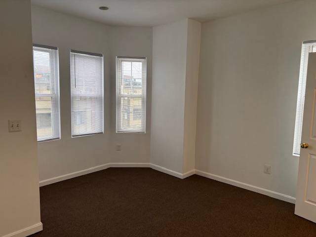 Building Photo - 2423 Callow Ave